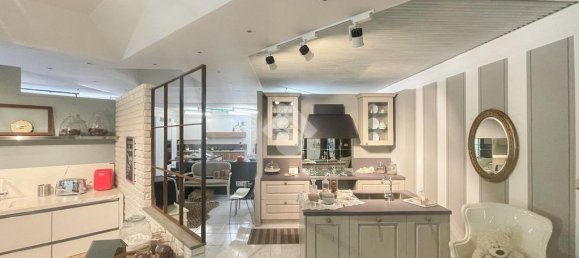 1غرفة عقار تجاري في Brescia, Italy رقم 209539 42