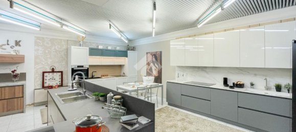 1غرفة عقار تجاري في Brescia, Italy رقم 209539 2