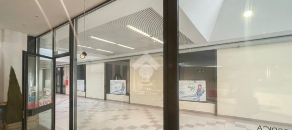 1غرفة عقار تجاري في Brescia, Italy رقم 209539 37