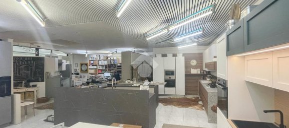 1غرفة عقار تجاري في Brescia, Italy رقم 209539 38