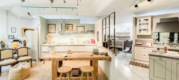 1غرفة عقار تجاري في Brescia, Italy رقم 209539 3