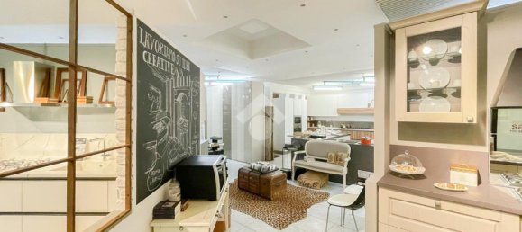 1غرفة عقار تجاري في Brescia, Italy رقم 209539 19