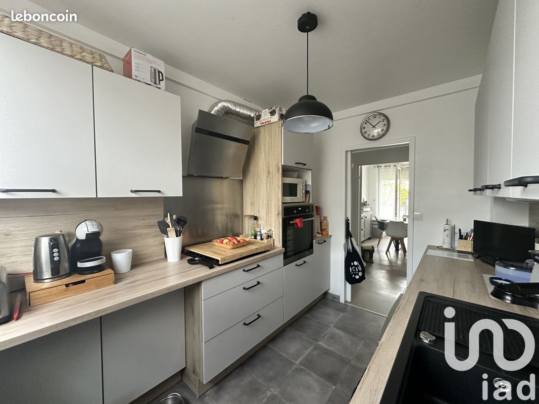 3 bedrooms Apartment in Joue-les-Tours, France No. 223568