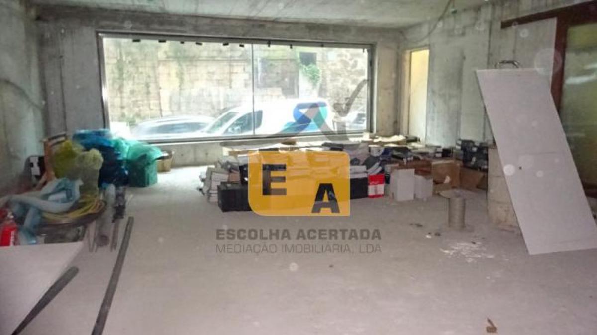 248m² Shop in Porto, Portugal No. 8110