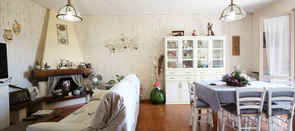 5 bedrooms Villa in Correggio, Italy No. 323411 9