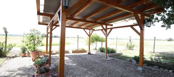 5 bedrooms Villa in Correggio, Italy No. 323411 4