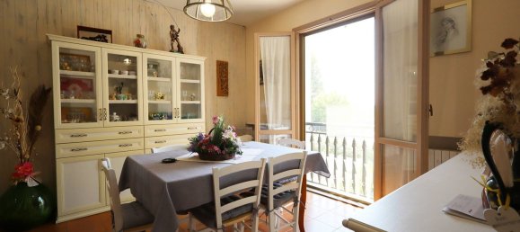 5 bedrooms Villa in Correggio, Italy No. 323411 8