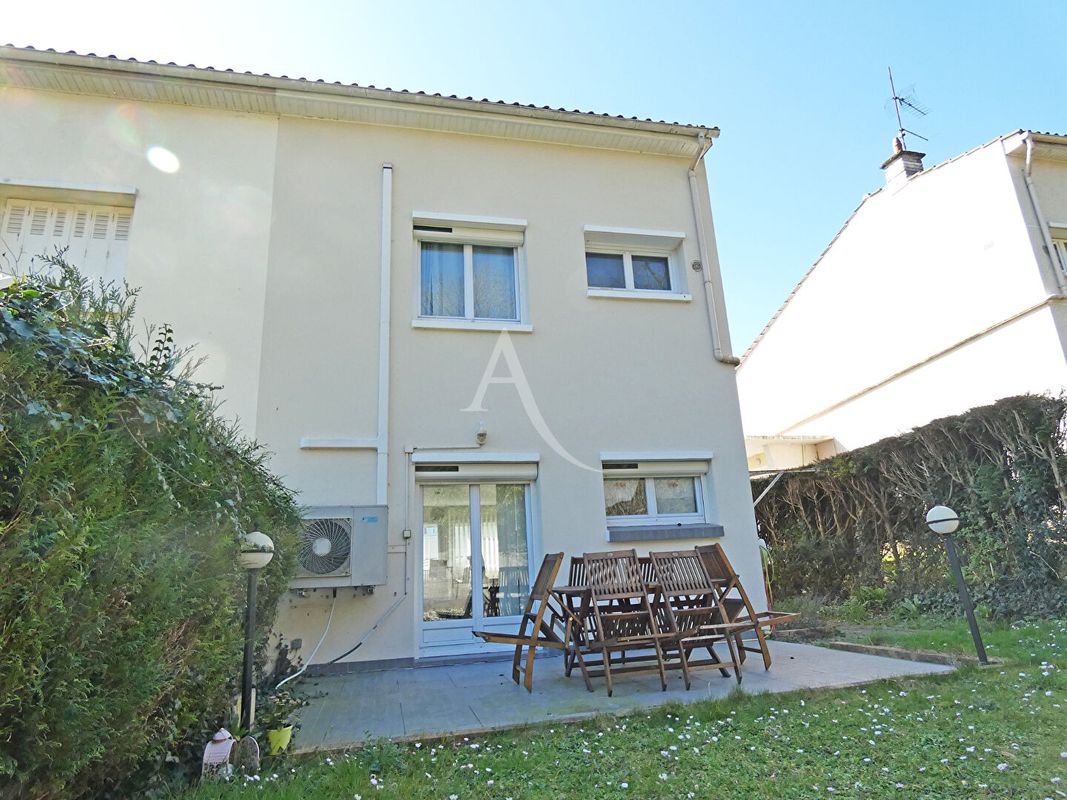 3 غرف نوم منزل في Gagny, France رقم 117993