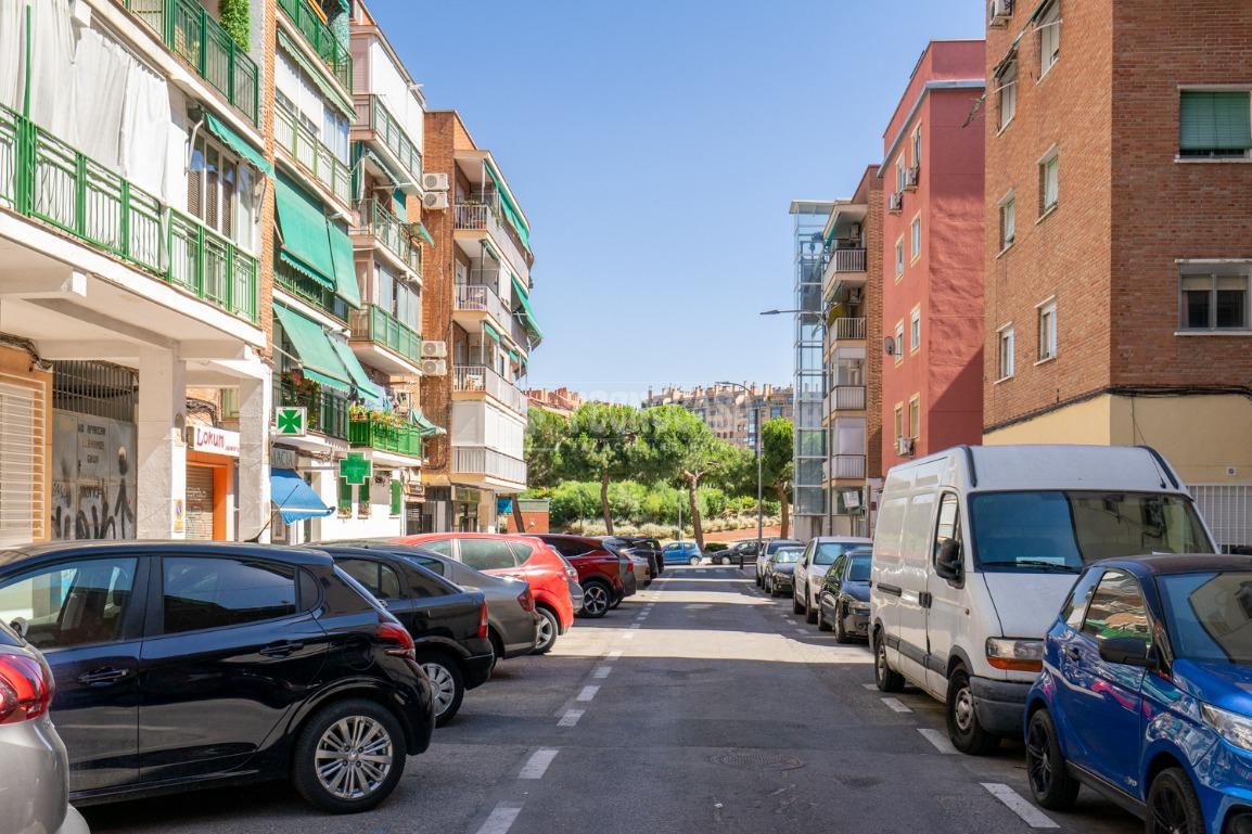 3 bedrooms Apartment in Madrid, Spain No. 244295