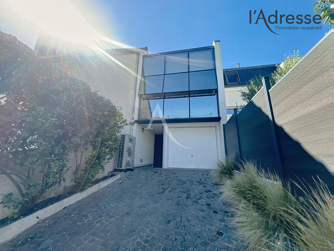 Casa de 3 dormitorios en Suresnes, France No. 299608