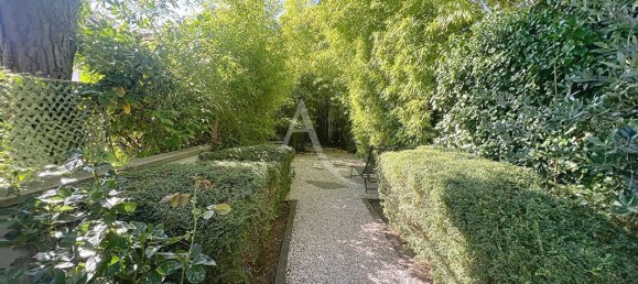 Casa de 3 dormitorios en Suresnes, France No. 299608 2