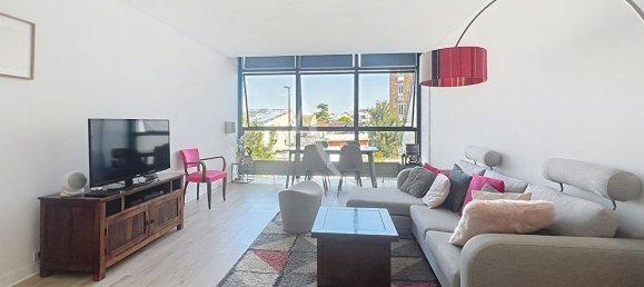 Casa de 3 dormitorios en Suresnes, France No. 299608 3