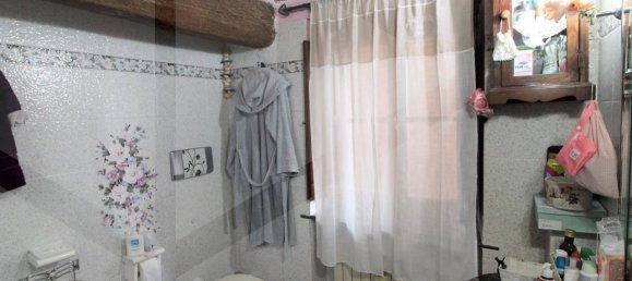 5 rooms Apartment in Peccioli, Italy No. 22514 10