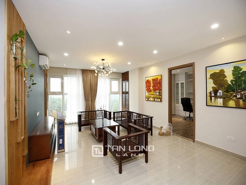 Apartamento de 3 dormitorios en Tay Ho, Vietnam No. 722