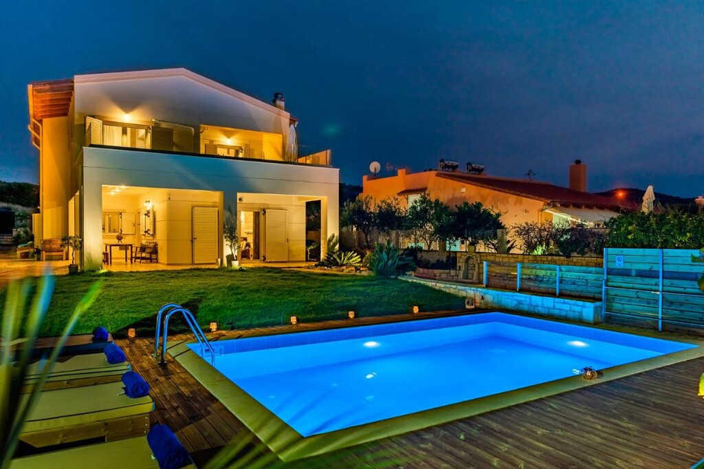 400m² Villa in Hersonissos, Greece No. 3796