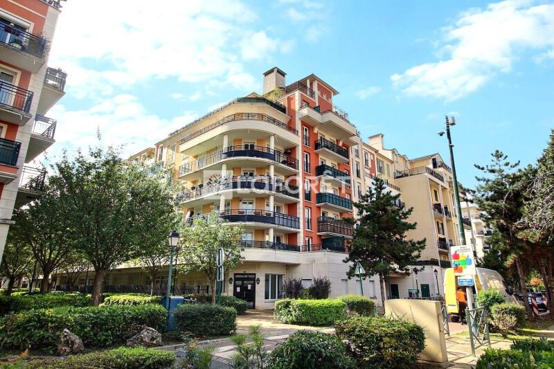 4 bedrooms Duplex in Villeneuve-la-Garenne, France No. 178748