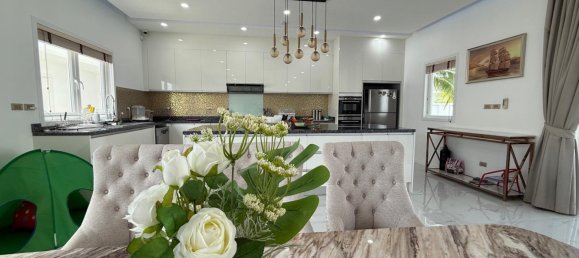 Villa de 3 dormitorios en Hua Hin, Thailand No. 77690 18