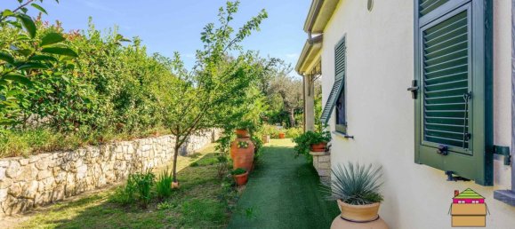 4 bedrooms Villa in Arcola, Italy No. 319085 4