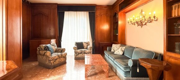 4 bedrooms Apartment in Milan, Italy No. 362651 3