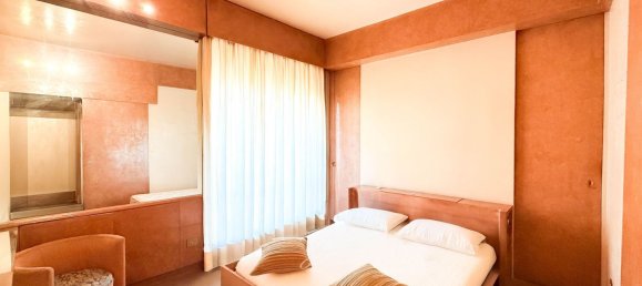 4 bedrooms Apartment in Milan, Italy No. 362651 9