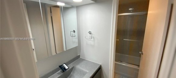2 chambres propriété commerciale à louer à Miami, Miami-Dade, Florida, USA № 615737 9