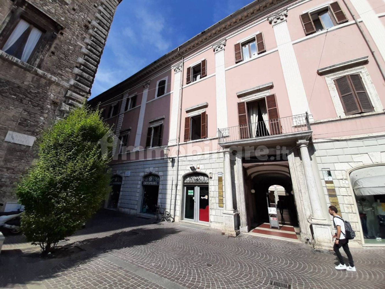 Propiedad comercial de 3 habitaciónes en Terni, Italy No. 177528
