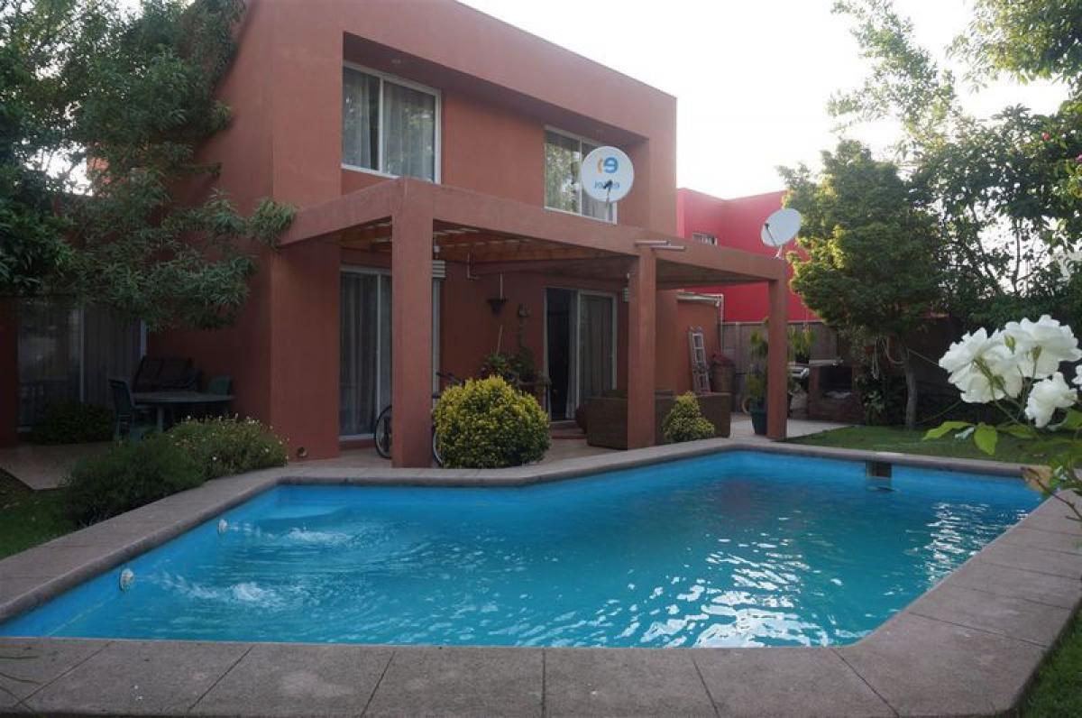 Casa de 3 dormitorios en Santiago, Chile No. 4089