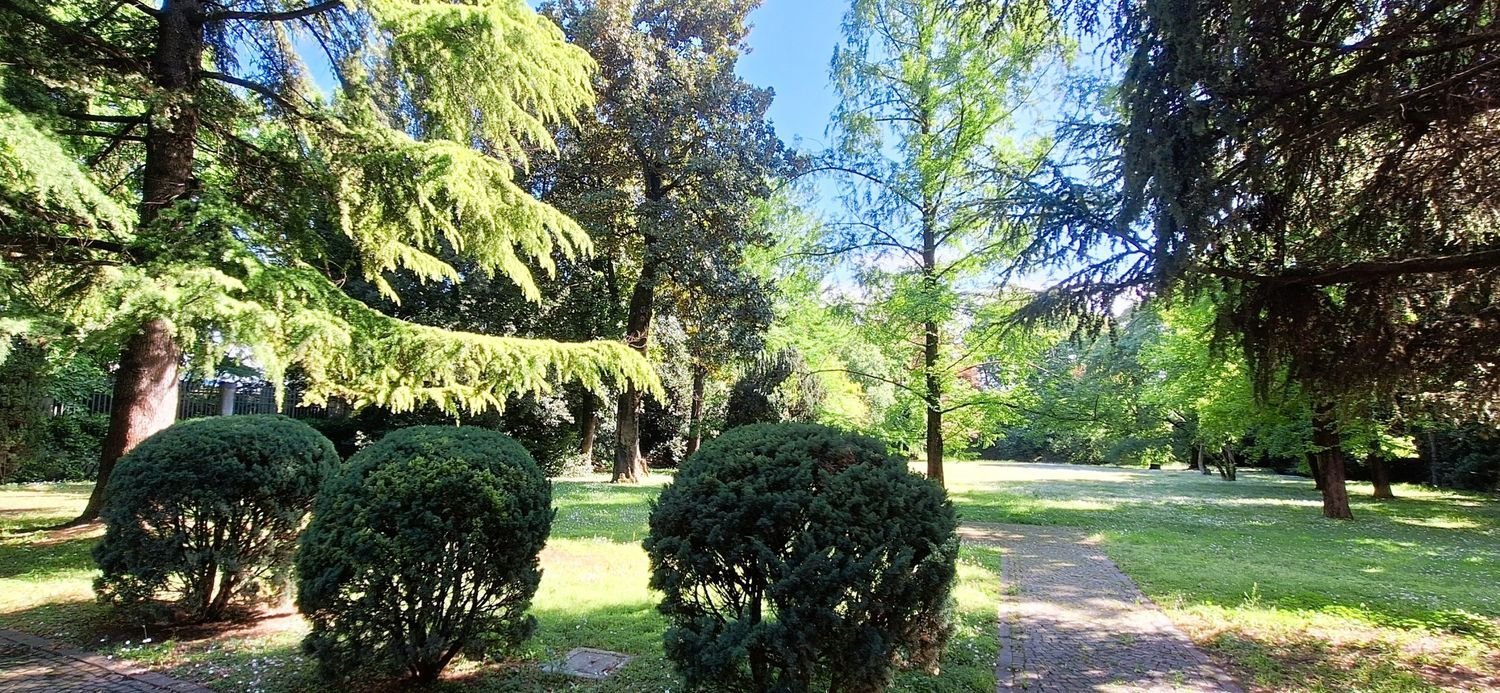 4 bedrooms Apartment in Brescia, Italy No. 384793