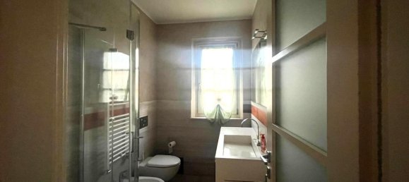 5 rooms Apartment in Massa, Italy No. 79359 13