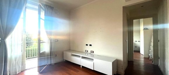 5 rooms Apartment in Massa, Italy No. 79359 12