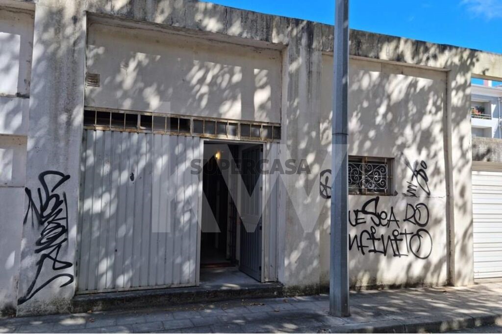 44m² Garage in Aveiro, Portugal No. 252583