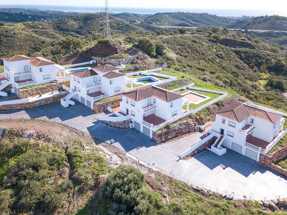 4 bedrooms Villa in Estepona, Spain No. 206887