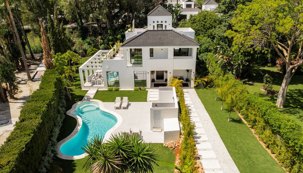 5 bedrooms House in Marbella, Spain No. 36377