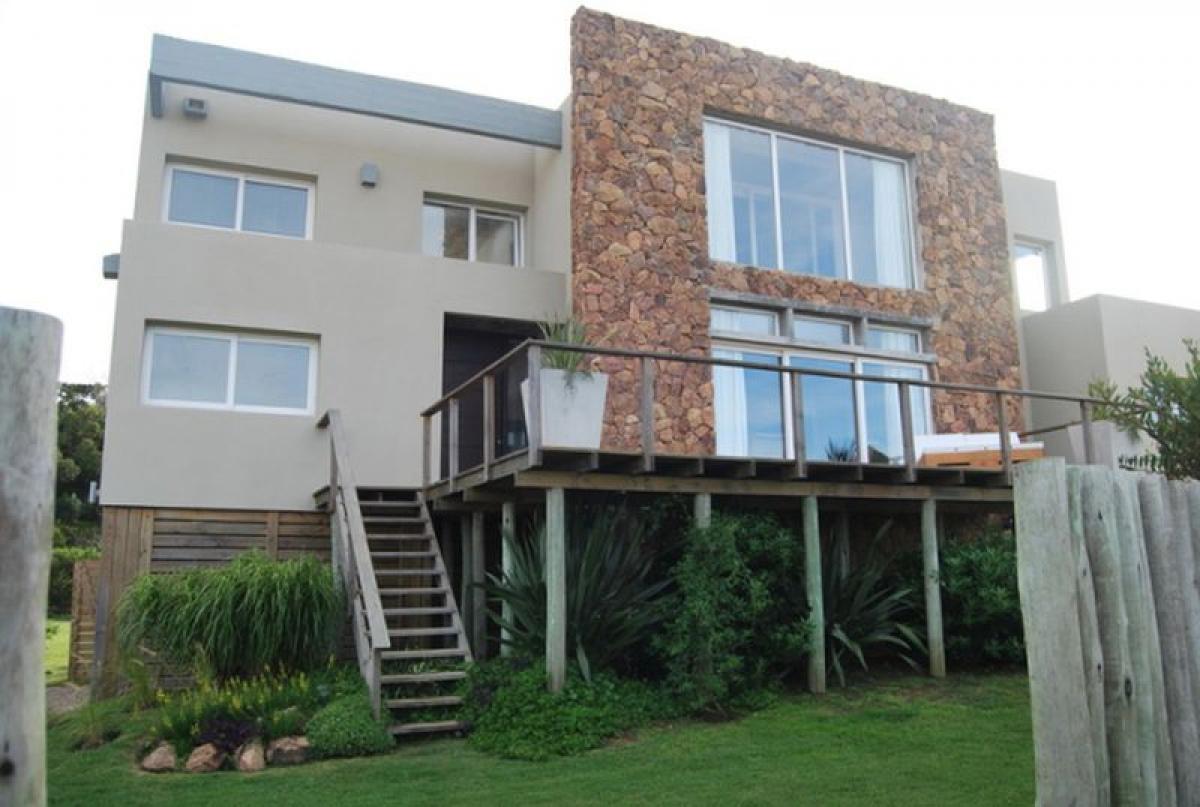 3 bedrooms House in Maldonado, Uruguay No. 764