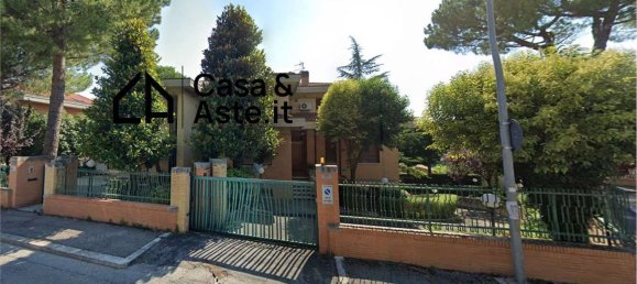 18 rooms Villa in Macerata, Italy No. 124182 2