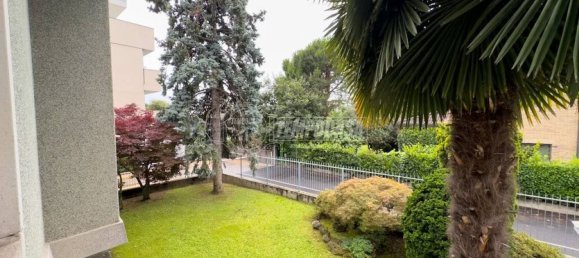 3 bedrooms Villa in Paderno Dugnano, Italy No. 211305 3