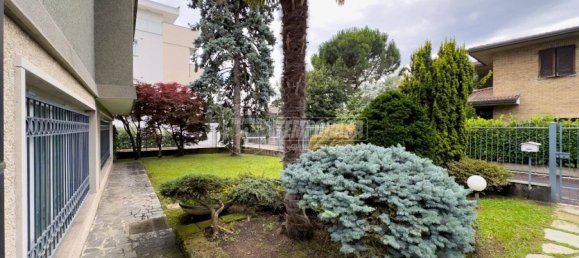 3 bedrooms Villa in Paderno Dugnano, Italy No. 211305 21