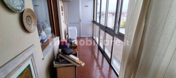 2 bedrooms Apartment in Turin, Italy No. 215635 8