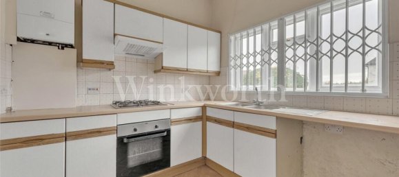 4 bedrooms House in London, United Kingdom No. 3676 4