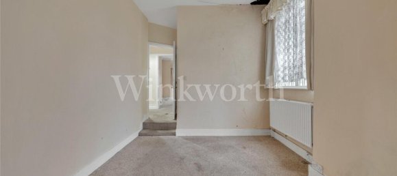 4 bedrooms House in London, United Kingdom No. 3676 10