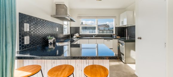 4 bedrooms House in Paraparaumu, New Zealand No. 22 10