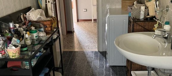 3-salle Appartement à Parma, Italy No. 225845 15