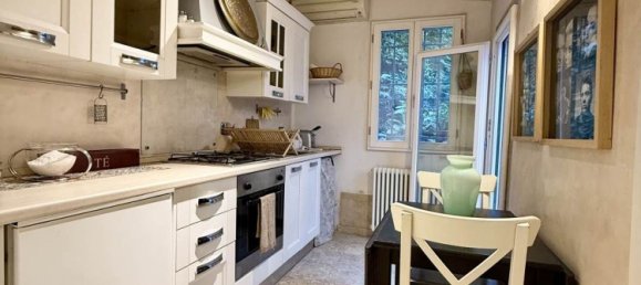 2 bedrooms Apartment in Florence, Italy No. 363883 3