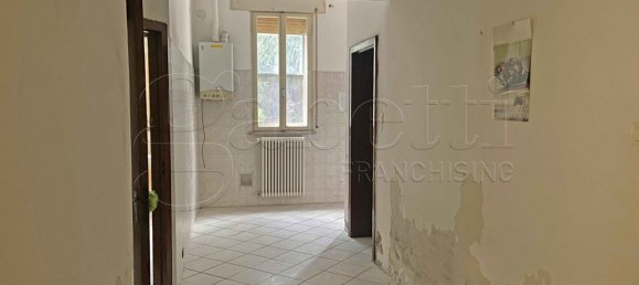 3 bedrooms Apartment in Ferrara, Italy No. 344783 9