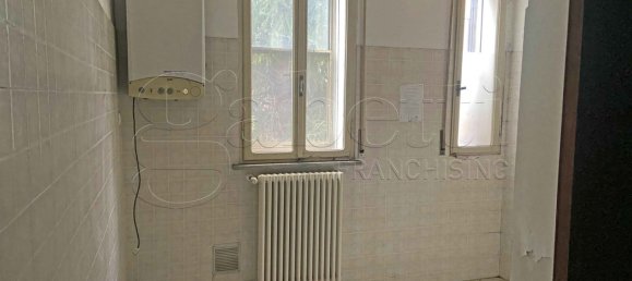 3 bedrooms Apartment in Ferrara, Italy No. 344783 6