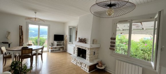 Villa de 2 dormitorios en Propieres, France No. 197902 3