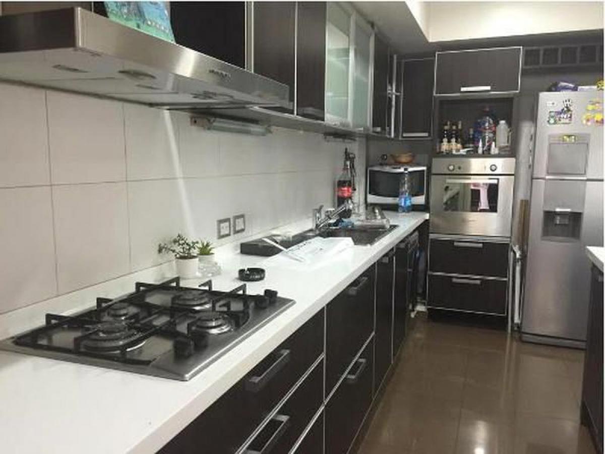 5 bedrooms House in Lanus, Argentina No. 16625