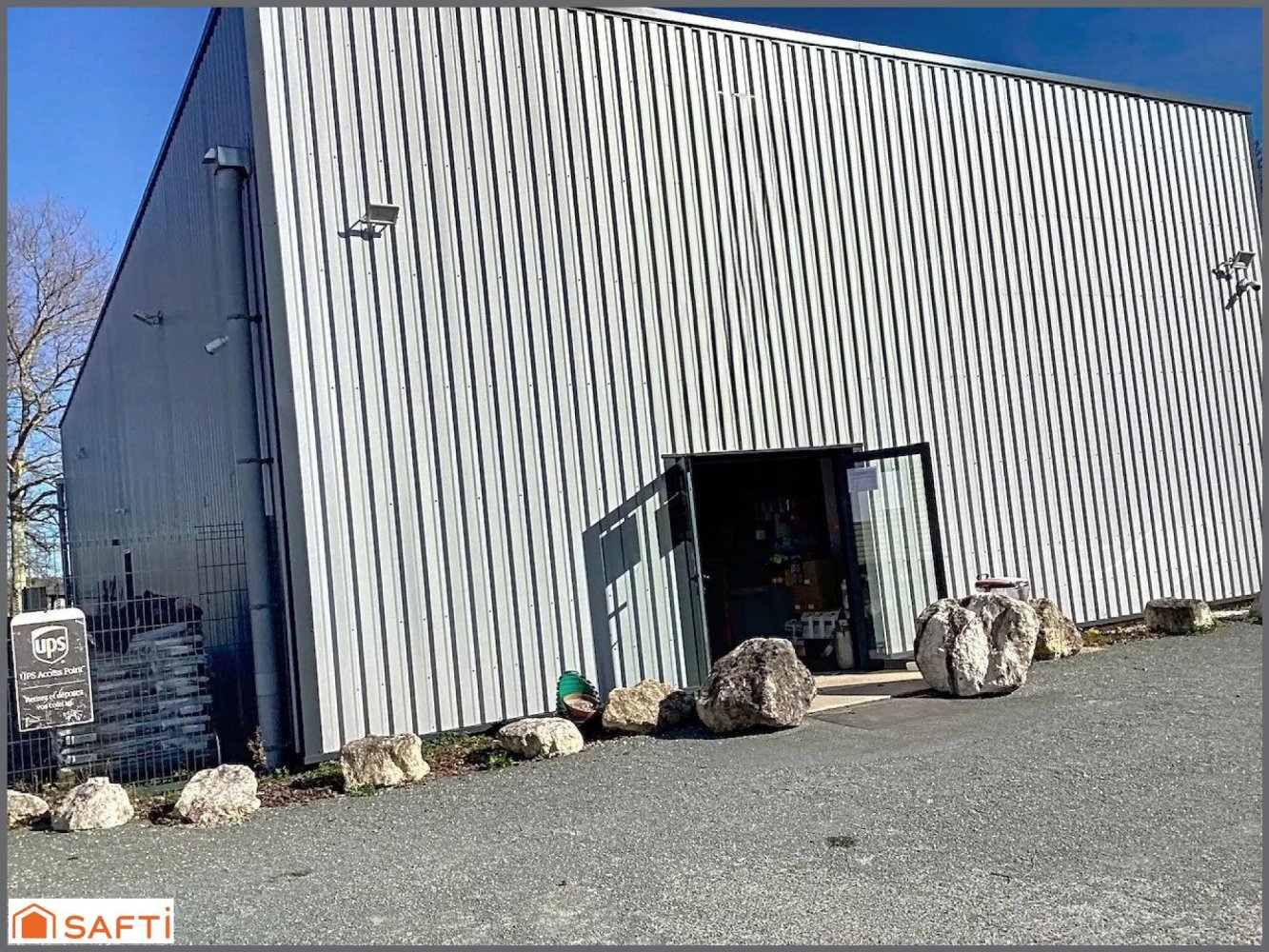 Propriété commerciale à Saint-Seurin-sur-l'Isle, France 298m² No. 101514