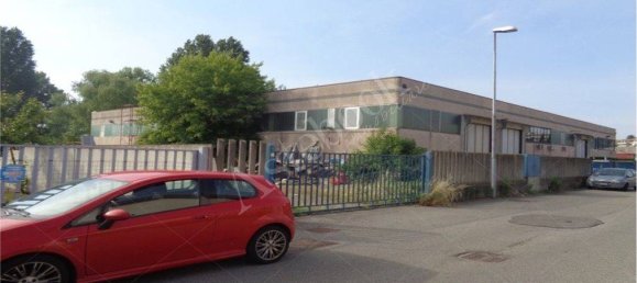 1 room Commercial property in Lodi, Italy No. 314681 2