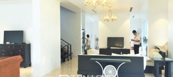 4 bedrooms Villa in Long Bien, Vietnam No. 3391 3